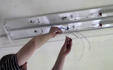 Установка люминесцентных светильников