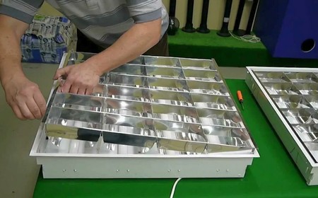 Установка люминесцентных светильников