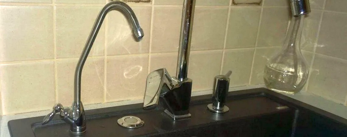 Установка смесителя на кухне