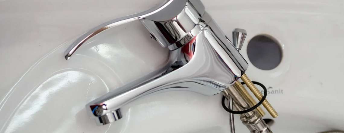 Установка смесителя на раковину