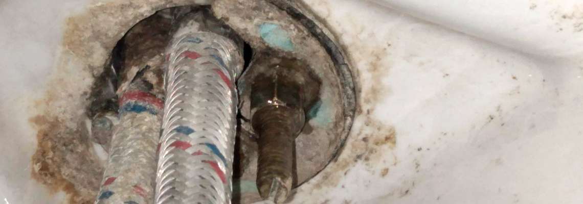 Установка смесителя на раковину