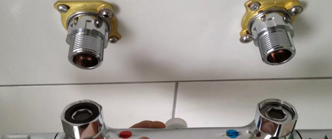 Установка термостатического смесителя